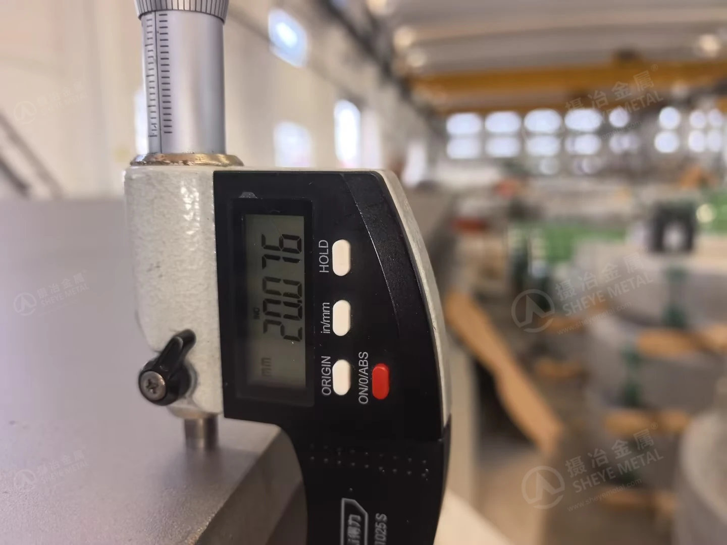 A second digital micrometer thickness reading on a 2507 stainless steel plate.