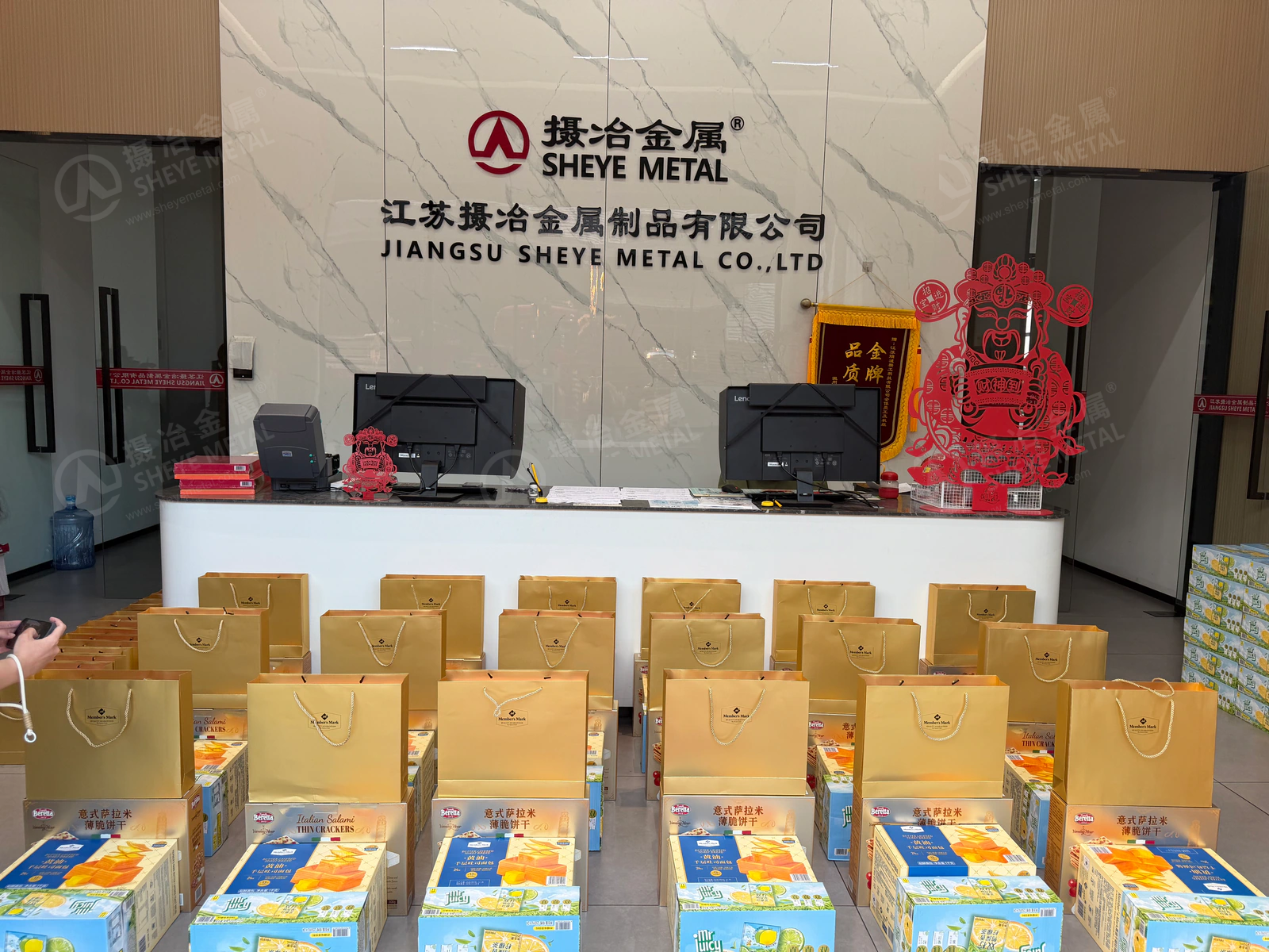 Golden gift bags, mooncake boxes, baked treats and drinks arranged at Sheye Metal reception.